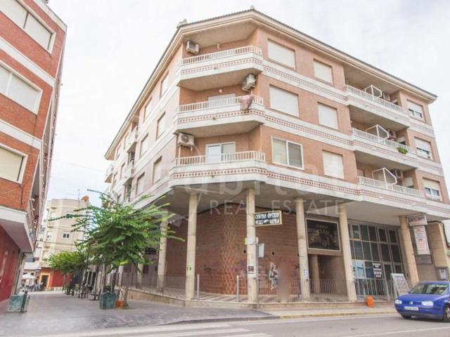 Local comercial en venta en Los Montesinos photo 0