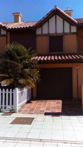 Adosada en venta en Valverde de la Virgen, San Miguel del Camino photo 0