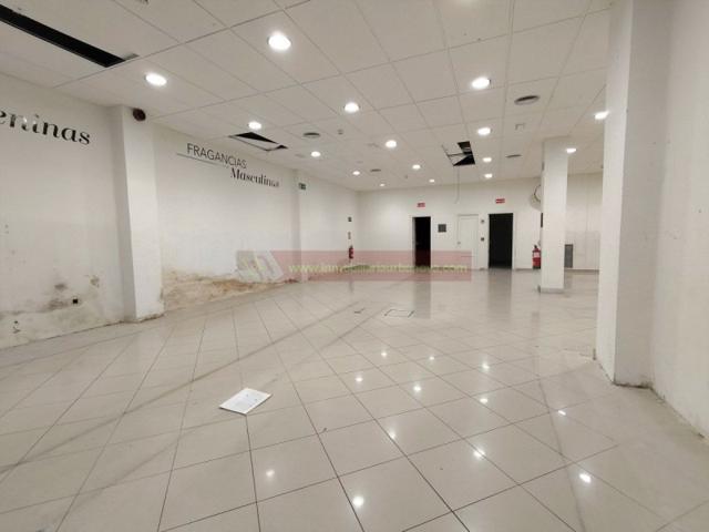 Local comercial en venta en Logroño, Avda. La Paz photo 0