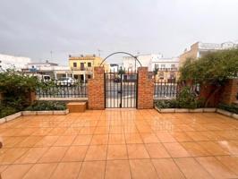 Adosada en venta en Guillena, 041210 photo 0