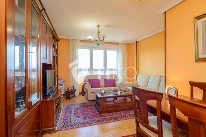 Piso en venta en Gijón photo 0