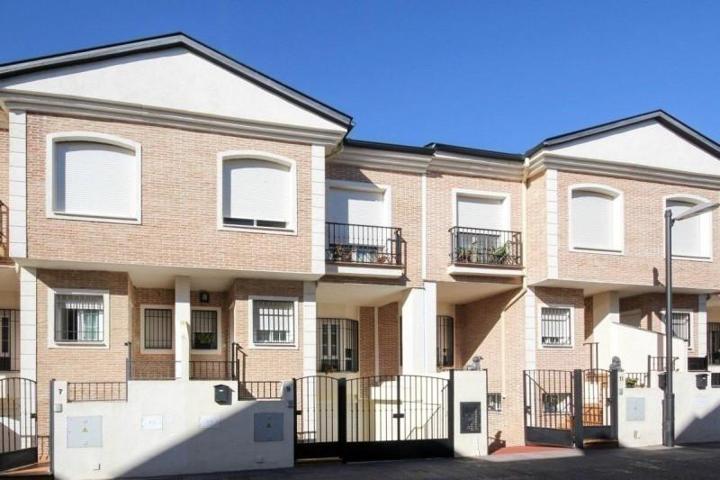 Adosada en venta en Armilla, Nevada photo 0