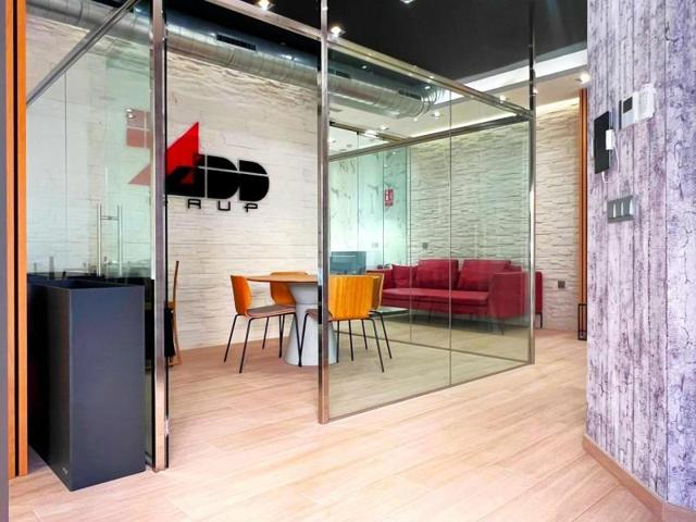 Oficina en venta en Torrevieja, Playa de los locos photo 0