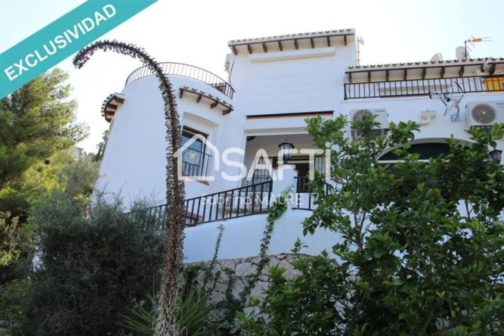 Adosada en venta en Denia photo 0