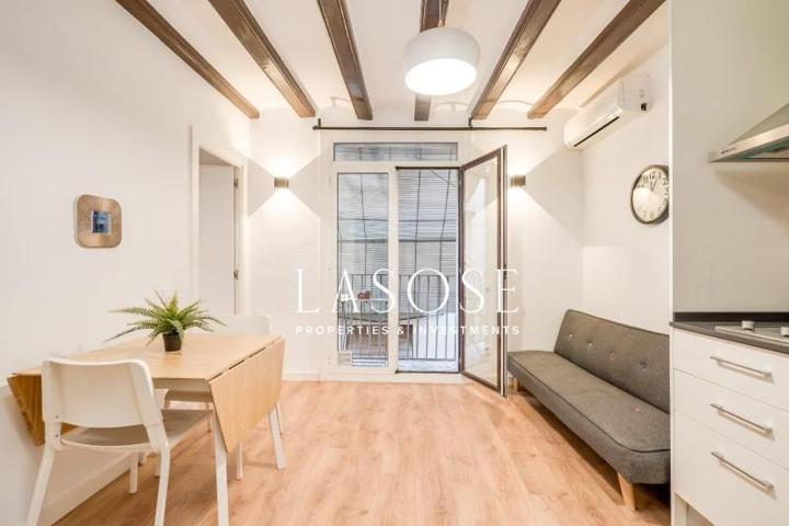 Piso en venta en Barcelona, El Raval photo 0