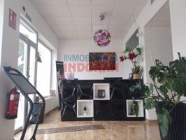 Local comercial en venta en Navalmoral de la Mata photo 0