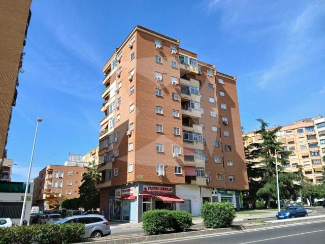 Piso en venta en Badajoz photo 0