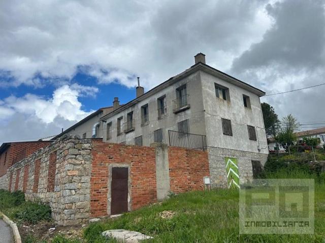 Edificio en venta en Las Navas del Marqués photo 0
