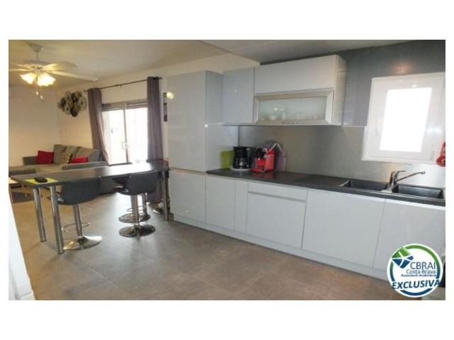 Piso en venta en Roses photo 0