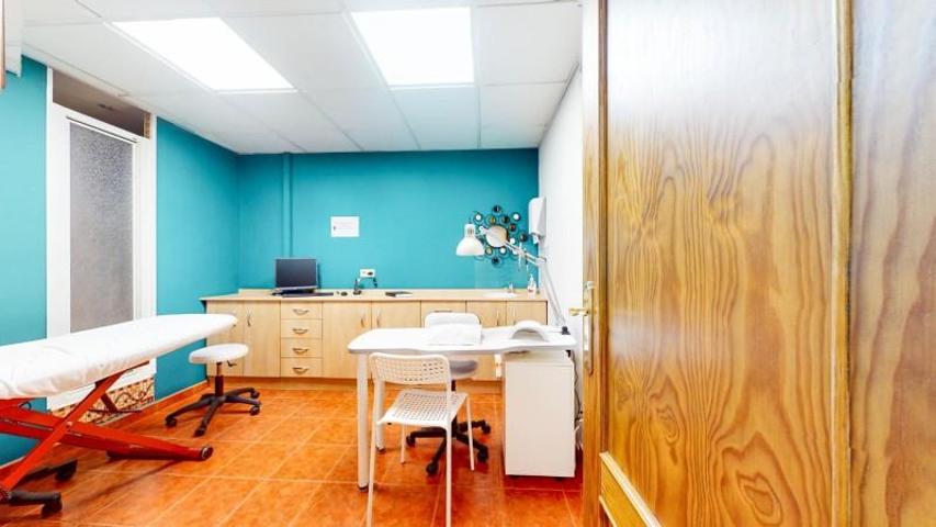 Local comercial en venta en San Pedro de Alcántara, Costa del Sol photo 0