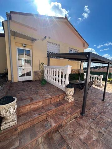 Chalet en venta en Loranca de Tajuña, MONTEJARAL photo 0