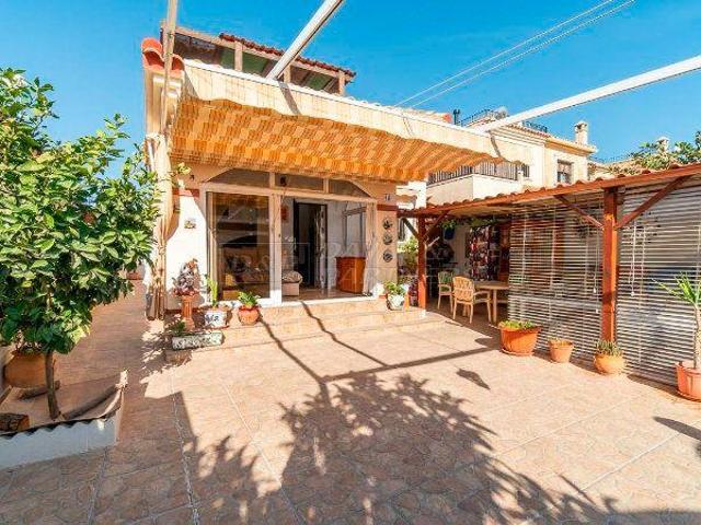 Chalet en venta en Torrevieja, Aguas Nuevas photo 0