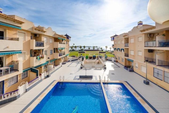 Apartamento en venta en Torrevieja, Playa de los Naufragos photo 0