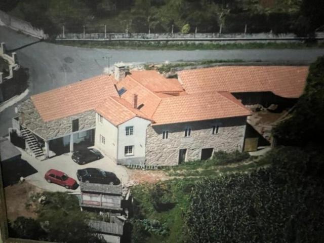 Casa con terreno en venta en Estrada photo 0