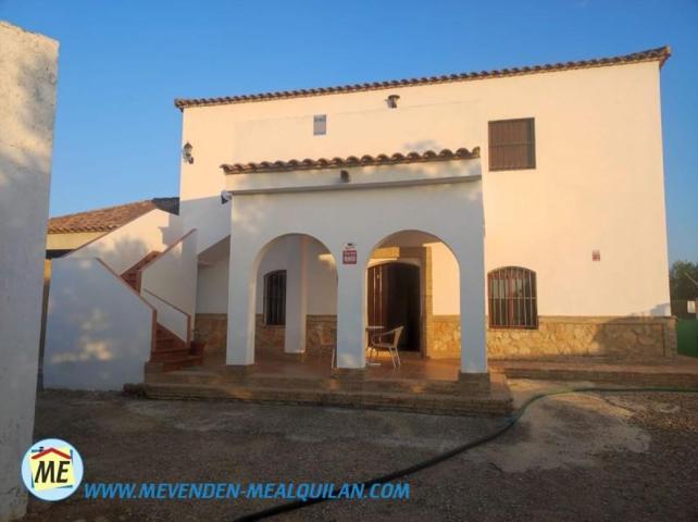 Chalet en venta en La Puebla de Cazalla, La Puebla De Cazalla photo 0