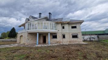 Chalet en venta en Carracedelo, Carracedelo photo 0