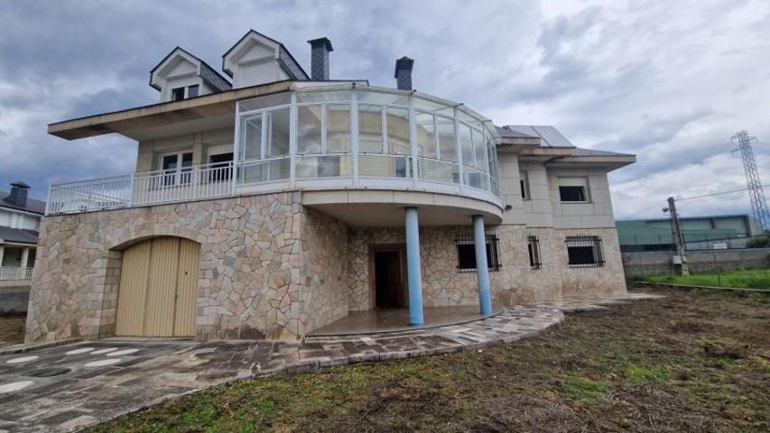 Chalet en venta en Carracedelo, Carracedelo photo 0