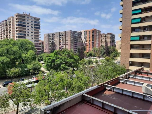 Piso en venta en Valencia, Ciutat Jardí photo 0