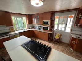 Casa con terreno en venta en Estrada photo 0