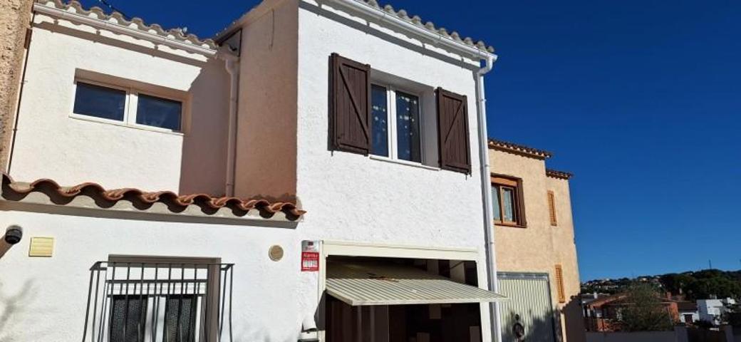 Casa en venta en L'Escala, La Clota photo 0