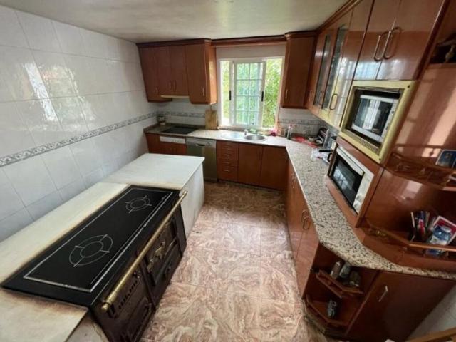 Casa con terreno en venta en Estrada photo 0