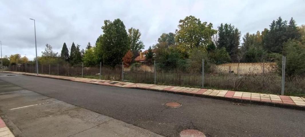 Terreno en venta en León, Moreras, 24010 photo 0