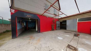 Local comercial en venta en Vigo, Lavadores photo 0