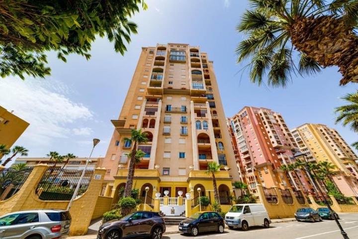Apartamento en venta en Torrevieja, Playa de los Locos photo 0