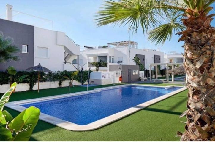 Apartamento en venta en Torrevieja, La Mata pueblo photo 0