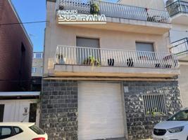 Casa en venta en Santa Margarida de Montbui, Barri sant maure photo 0