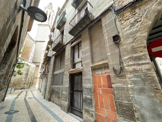 Edificio en venta en Valls, Valls photo 0