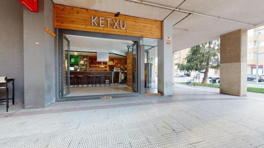 Local comercial en venta en Barañáin, Barañain photo 0