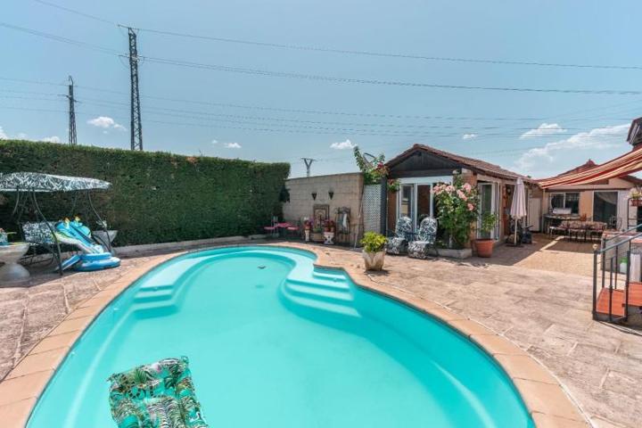 Chalet en venta en León, León photo 0