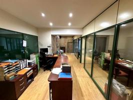 Local comercial en venta en Esplugues de Llobregat, Carrer de Josep Miquel Quintana, 08950 photo 0