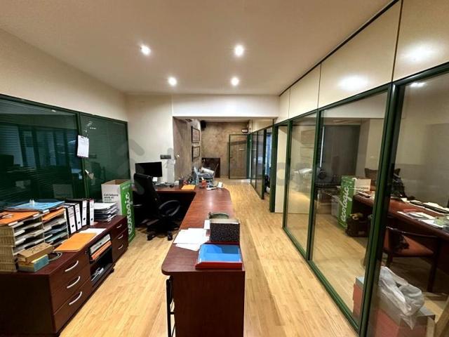 Local comercial en venta en Esplugues de Llobregat, Carrer de Josep Miquel Quintana, 08950 photo 0