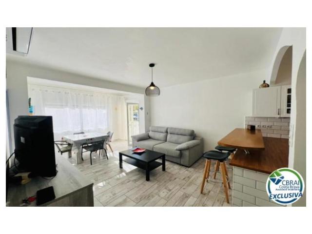 Piso en venta en Roses photo 0