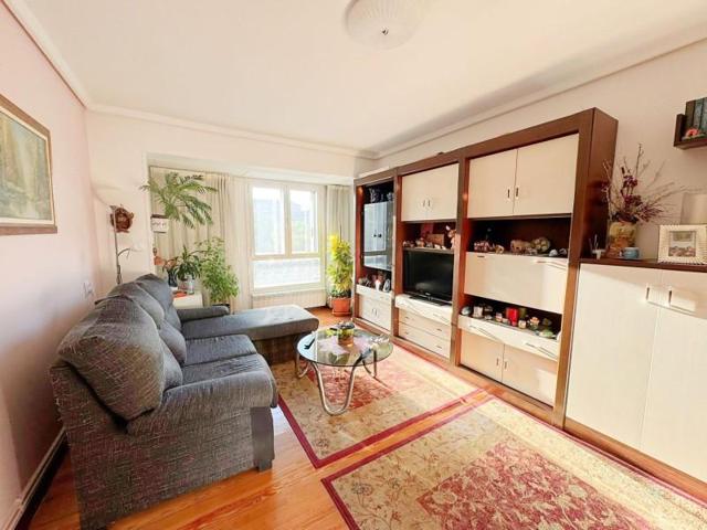 Piso en venta en Vitoria-Gasteiz, Arriaga photo 0