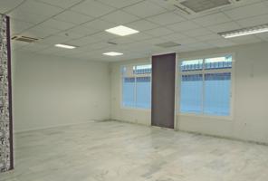 Local comercial en venta en Ciudad Real, Semicentro photo 0