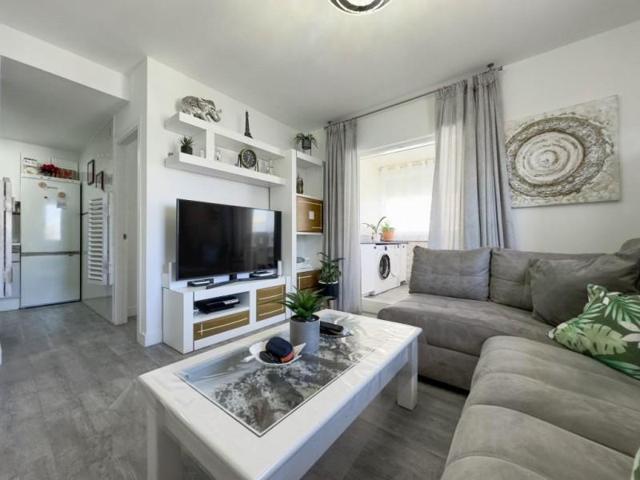 Apartamento en venta en Torrevieja, La Mata photo 0