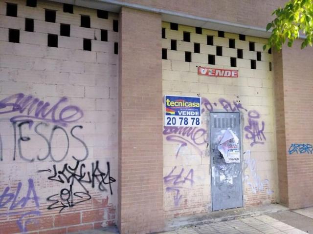 Local comercial en venta en Badajoz photo 0