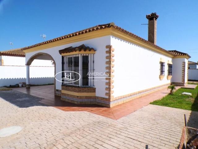 Chalet en venta en Chiclana de la Frontera photo 0