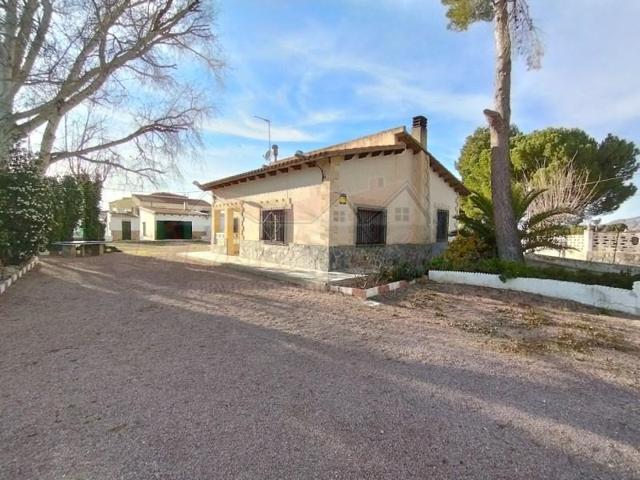 Casa con terreno en venta en Sax photo 0