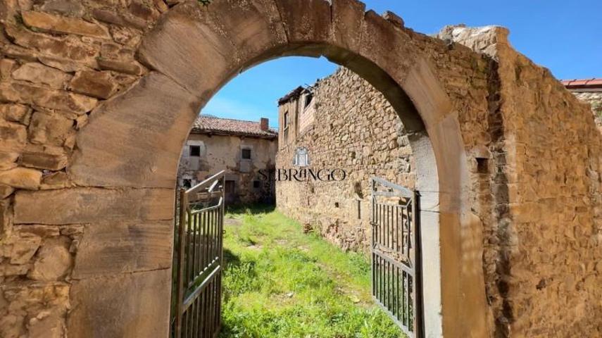 Casa con terreno en venta en Potes, POTES- LIEBANA photo 0