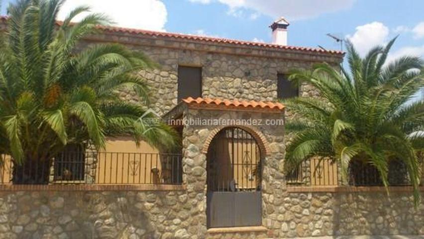 Casa con terreno en venta en Montánchez, MONTANCHEZ photo 0