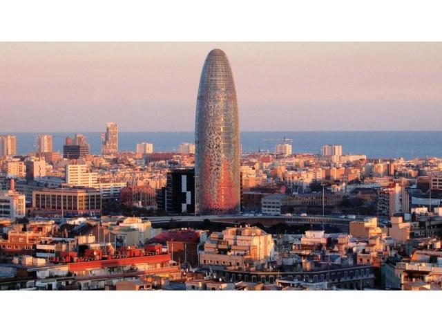 Planta baja en venta en Barcelona, El Clot photo 0