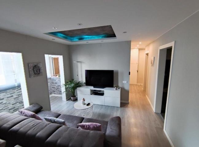 Piso en venta en L'Hospitalet de Llobregat, Santa Eulalia photo 0