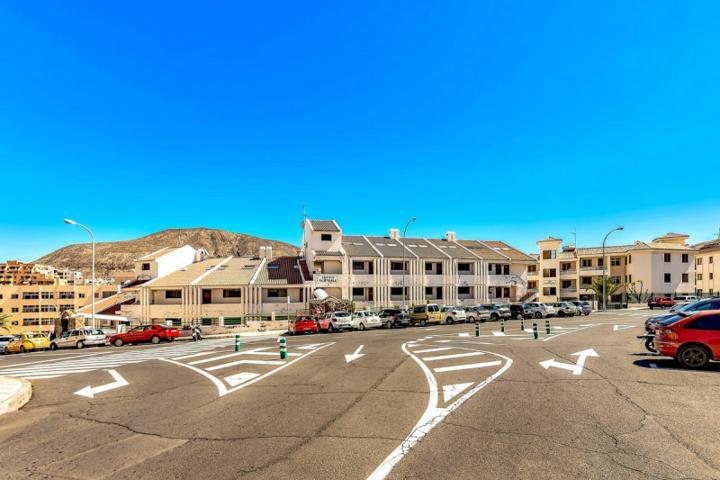 Apartamento en venta en Arona, Los Cristianos photo 0