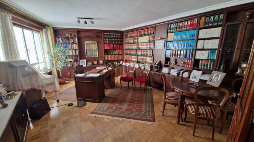 Piso en venta en León, Centro photo 0