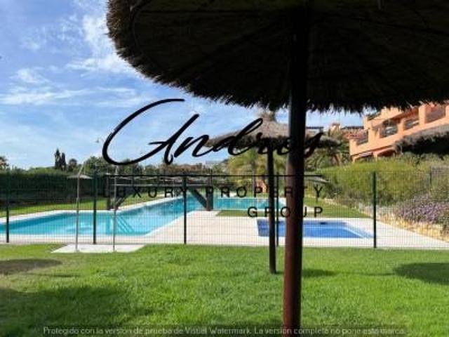 Apartamento en venta en Estepona, Avenida Del Litoral photo 0