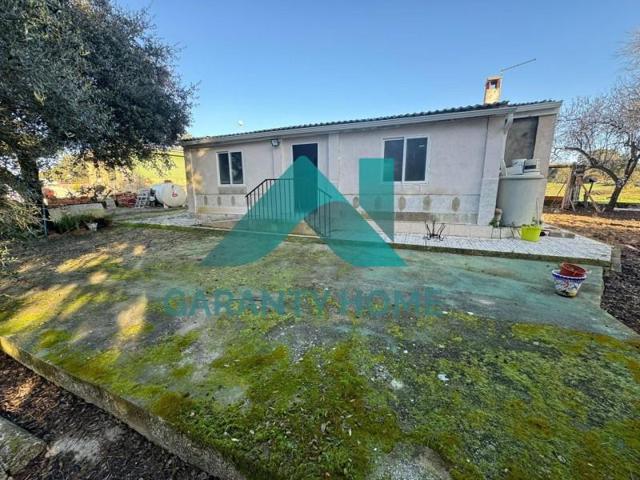 Casa con terreno en venta en Cáceres, Sur photo 0